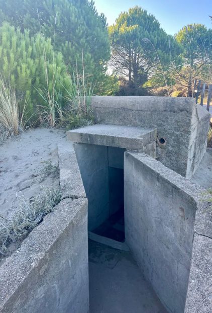 Un bunker ensablé à explorer.