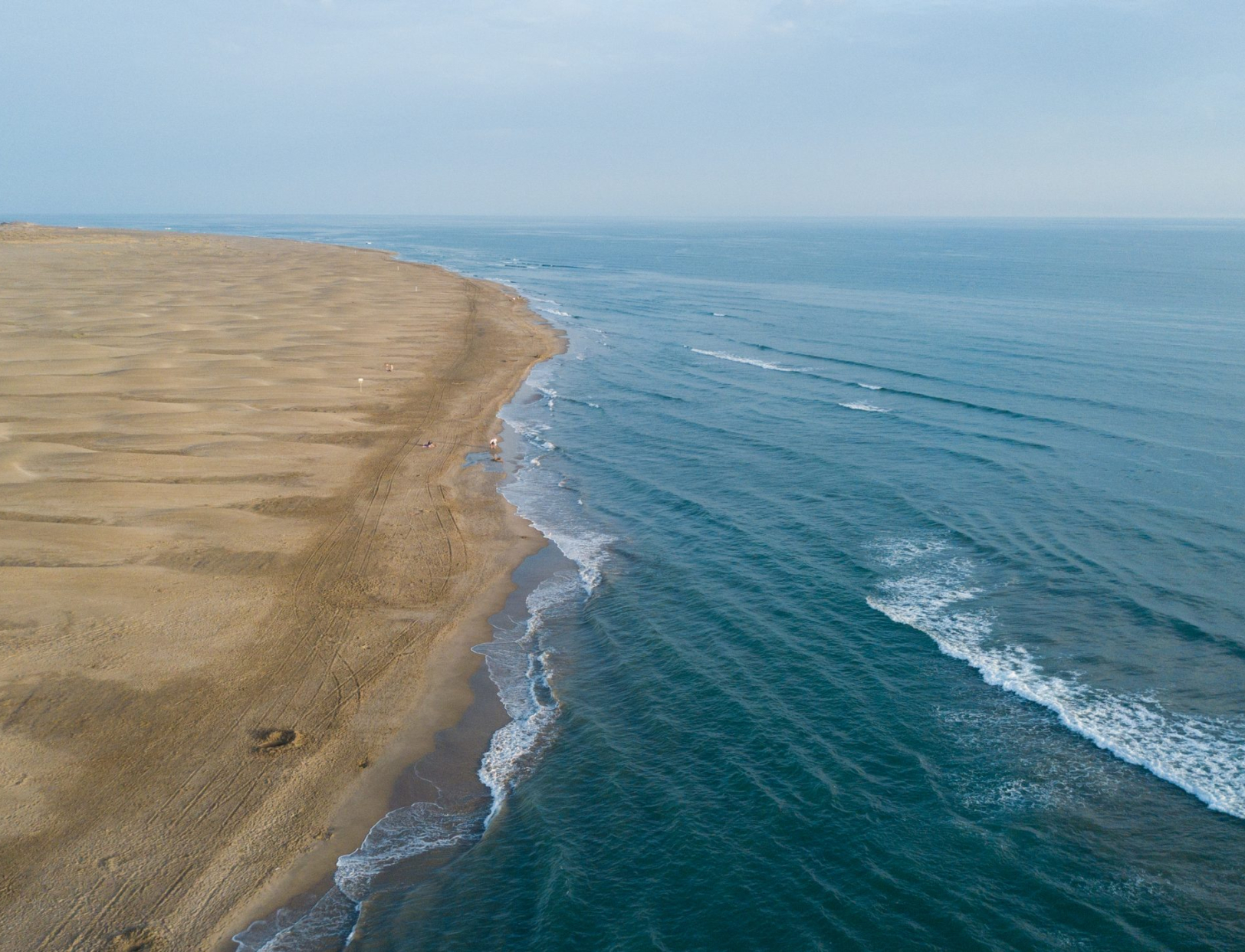 plage-de-l-espiguette-le-phare-de-l-espiguette-grau-du-roi