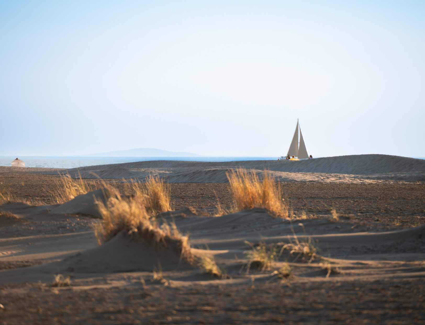 plage-de-l-espiguette-le-phare-de-l-espiguette-grau-du-roi